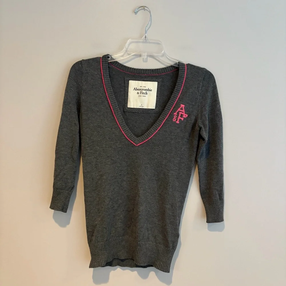 Y2k Abercrombie & Fitch Charcoal V-Neck 3/4 Sleeve Sweater with Pink Trim Size S - Picture 1 of 6
